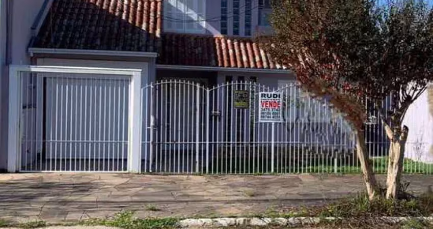 Sobrado 204,59m²  Área Privativa,  5 Dormitórios Bairro Nossa senhora Graças.