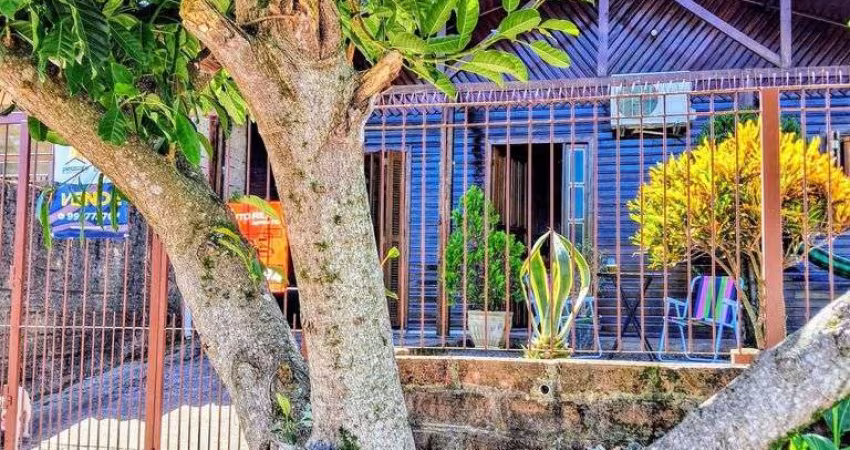 Casa de Madeira Com 3 Dormitórios Rua Frei Galvão Bairro Auxiliadora Gravataí RS