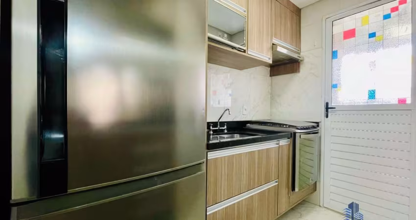 RESIDENCIAL PARQUE ARVOREDO - Vende-se lindo apartamento semi-mobiliado com 3 quartos, uma suíte, face leste/norte, em condomínio Clube na região do Xaxim, Curitiba, Paraná