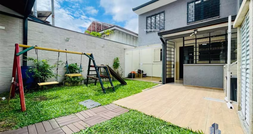 (EM NEGOCIAÇÃO ) VENDE-SE LINDO SOBRADO DE FRENTE PARA RUA DE 4 QUARTOS E QUINTAL, NO BAIRRO PORTÃO, CURITIBA PARANÁ