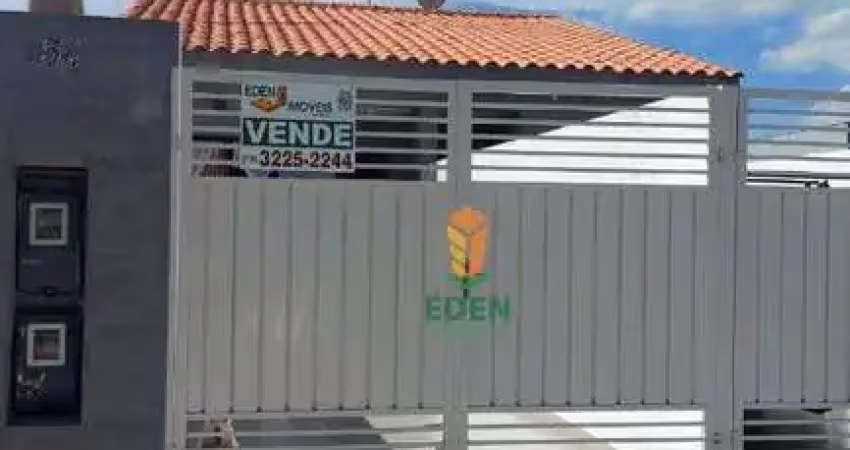 Casa com dois quartos, sendo um deles uma suíte, cozinha espaçosa, à Venda na Rua Marcos Vinícius Scarlati, Parque São Bento, Sorocaba/SP