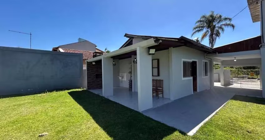 Casa com 2 quartos para alugar no Centro, Biguaçu 