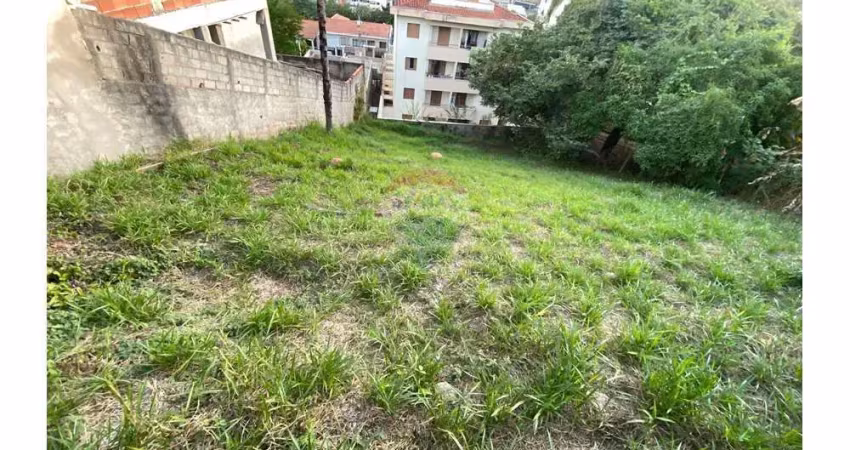Dimensões do lote: 20,5 m frente, 25,0 m  direito lote 37, 26, 0 m esquerdo lote 35  e 20,5 metros de fundo lotes 3 e 4.