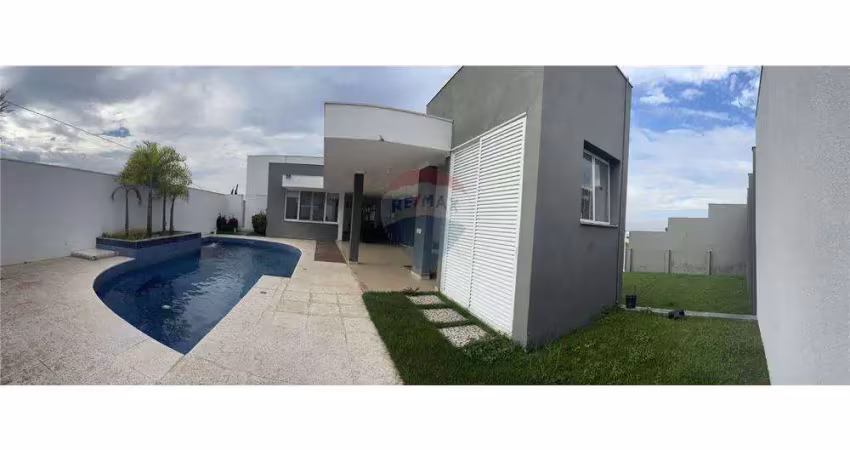 Qualidade de Vida Inigualável: Residência Marcante em Condomínio Exclusivo para a locação.
