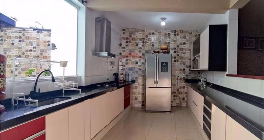 Imóvel com 5 dormitórios com suíte no bairro Aterrado Mogi Mirim!