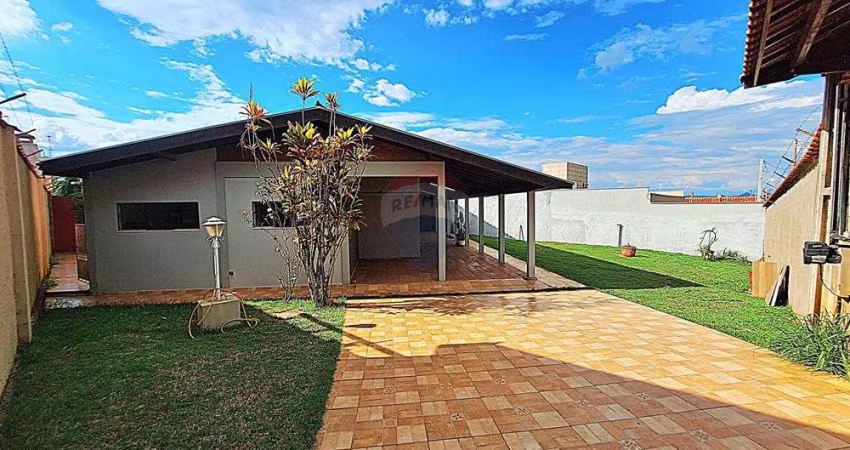 Casa Ampla com Quintal Espaçoso em Terreno de 528m² – 3 Quartos (2 Suítes) para o Seu Conforto!