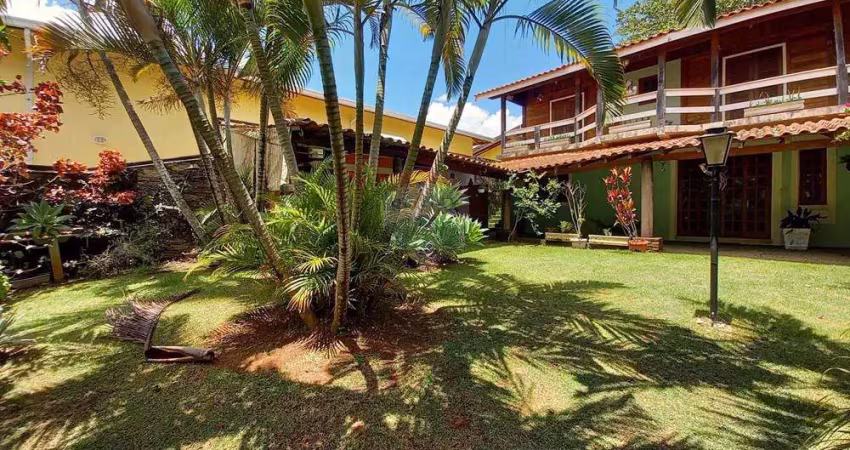 Você encontra um refúgio de paz no meio da natureza, nesta casa em condomínio, estilo rústico e aconchegante!!
