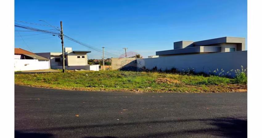 Terreno de esquina no Jardim Ludi - Estiva Gerbi
