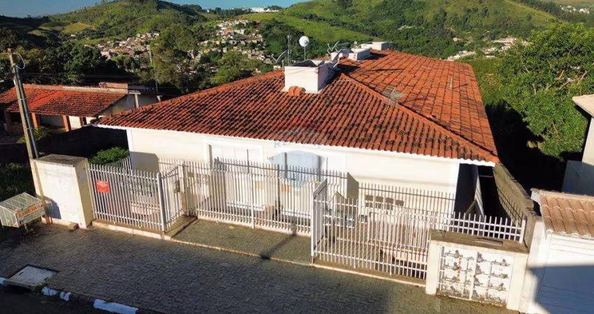 14 apt locaçao cada um com 2 quartos ,sala, peq. cozinha/ lavanderia, banheiro, área total construída  dos 14 apt  634,46 m2 e terreno 746 m2