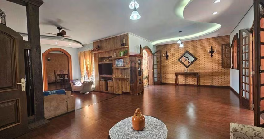 Casa de Alto Padrão à Venda no Centro de Itapira - Ao Lado do Parque Juca Mulato