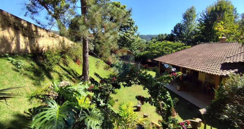 Refúgio dos Sonhos! Casa de Campo com Lago de Carpas, Pomar, Orquidário e Muito Mais – 3.000m² de Encanto