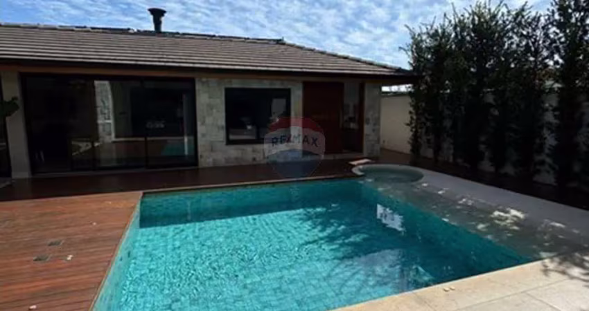 Sobrado - locação | 3 suítes + escritório + área gourmet | piscina aquecida | condomínio fechado | energia solar | r$20 mil/mês