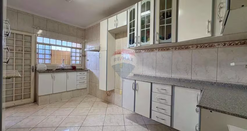 Casa com 2 quartos à venda no Centro, Itapira 