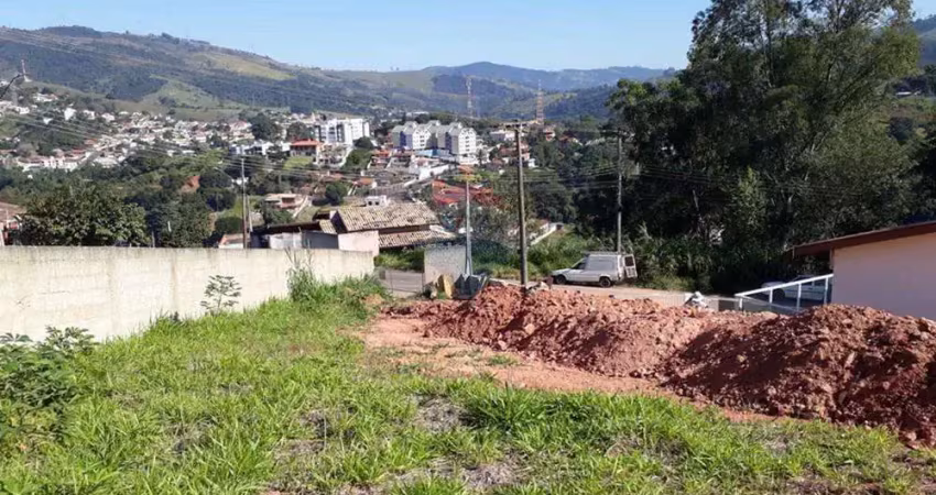 Terreno a venda em lindoia com vista , com 545,43 m2 , toda murada com portão e tela na parte superior, vista maravilhosa