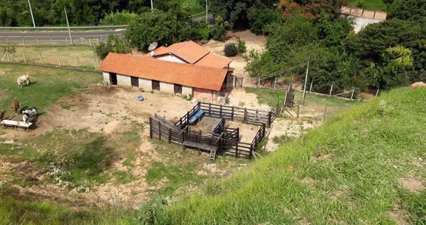 Área de 4,96 hectares, 0,45 hectares app, 0,14 hectares de vegetação nativa, 0,14 de reserva legal, 0,44 de uso consolidado. 1 casa