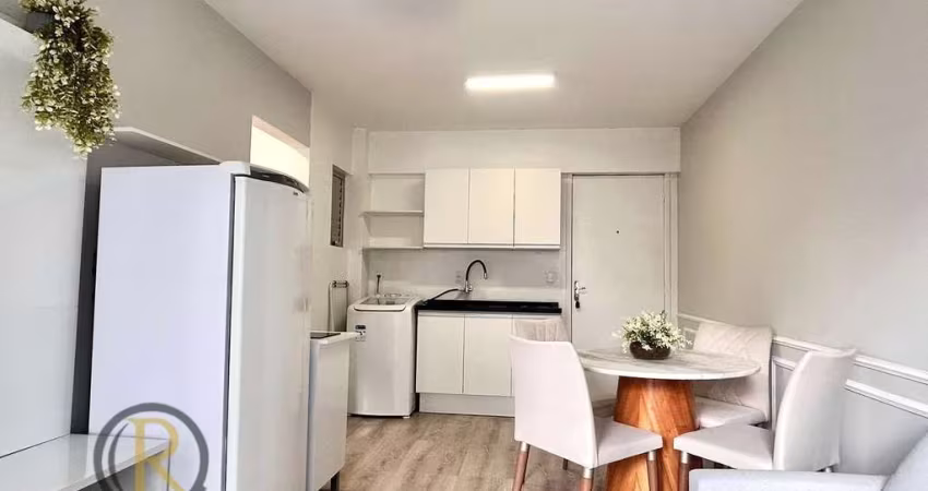 Apartamento reformado e mobiliado a 400 metros da Praia
