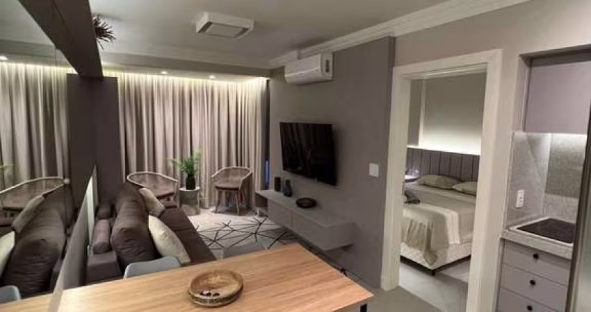 Apartamento reformado e mobiliado na Barra Sul a 600 metros do mar