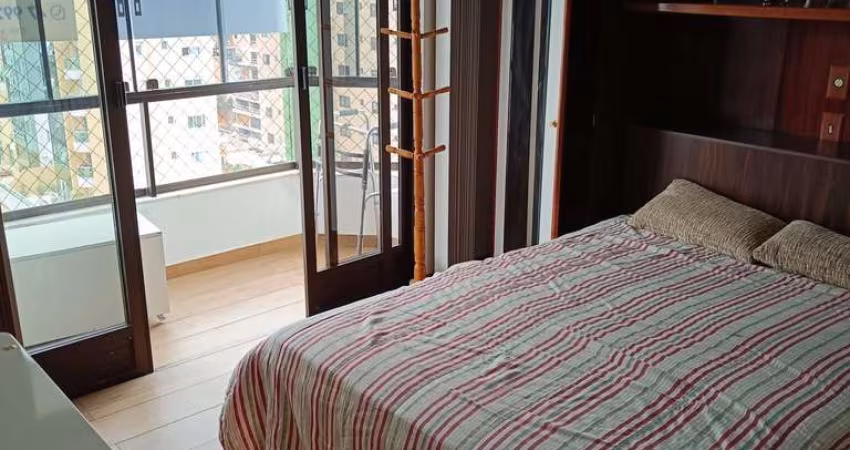 Apartamento mobiliado com 3 dormitórios (sendo 1 suíte), localizado 100 metros do Imperatriz em Balneário Camboriú