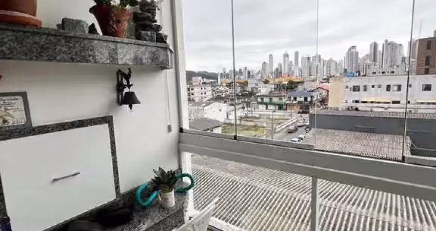 Apartamento com 2 dormitórios e 1 vaga a 150 metros da univali