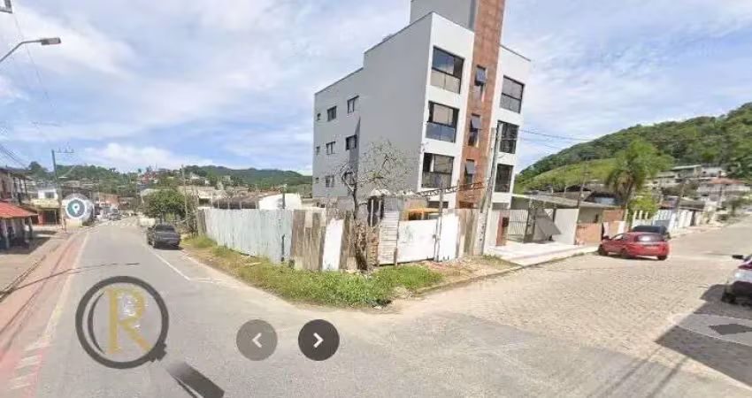 Terreno de esquina em rua movimentada no monte alegre