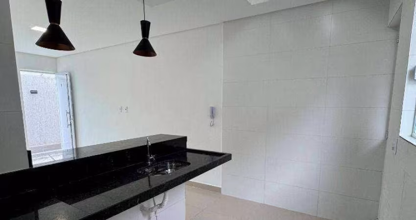 Sobrado com 2 Quartos no Maracanã em Praia Grande/SP