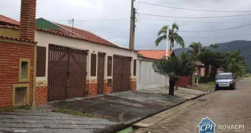 Ampla casa em itanhaém – 3 quartos + edícula + garagem para 10 carros!