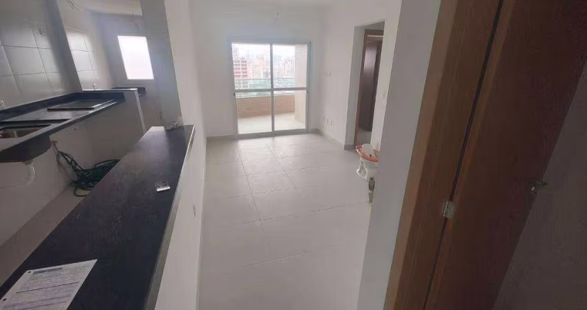 Apartamento amplo com 3 suítes localizado no bairro Aviação, em Praia Grande, a apenas 250 metros da praia.