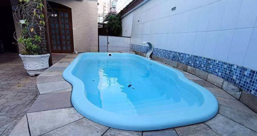 Sobrado à Venda no Canto do Forte – Praia Grande | 5 Dormitórios, Piscina, Churrasqueira e 4 Vagas – Terreno 10x30