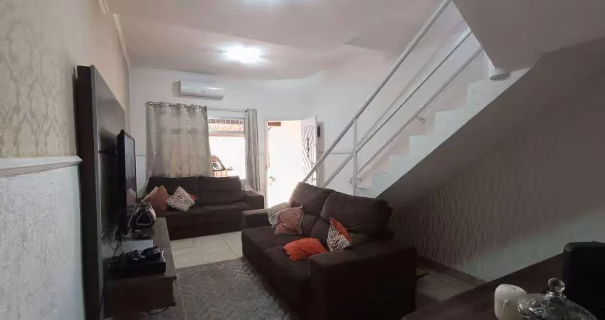 Sobrado com 3 Quartos na Vila Antártica em Praia Grande/SP