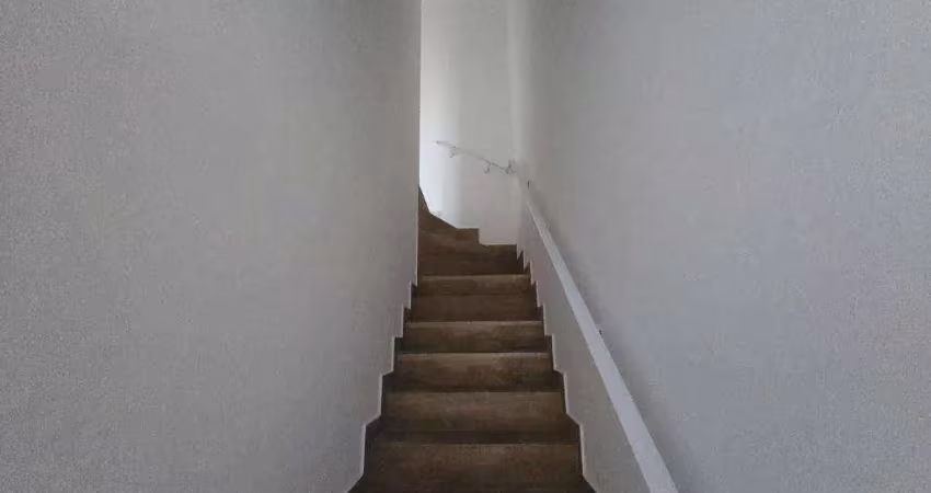 Casa sobreposta com 2 quartos no tude bastos na praia grande/sp
