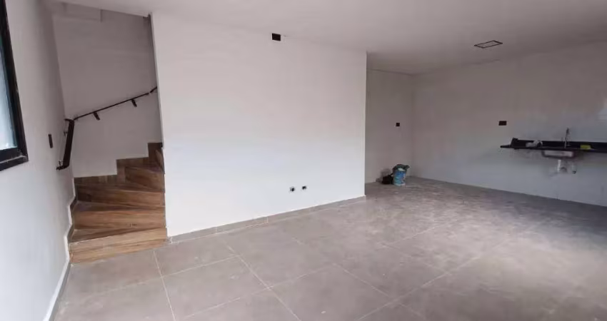 Sobrado com fino acabamento e 3 quartos na tupi em praia grande/sp