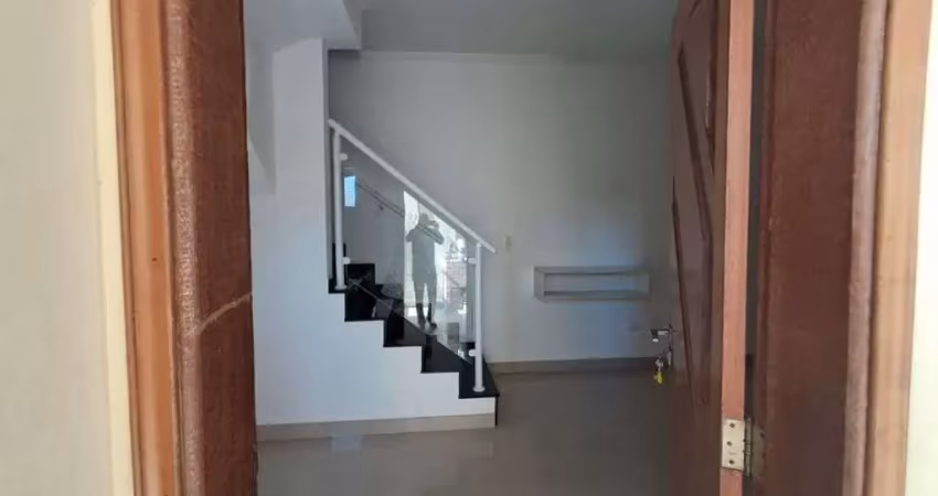 Sobrado geminado à venda no tude bastos, praia grande – 2 suítes, sacada, 2 vagas