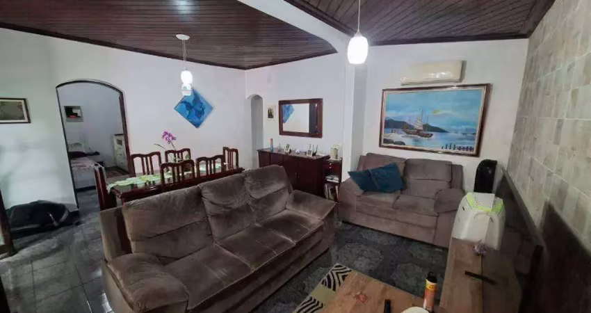 Casa com 3 quartos canto do forte na praia grande/sp