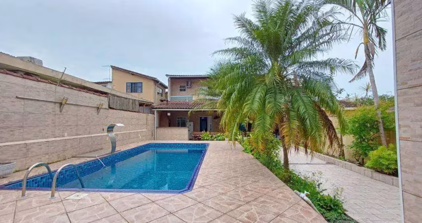 Casa com piscina, 2 quartos e 4 vagas na vila tupi – praia grande