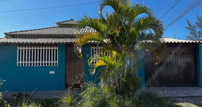 Casa de esquina, a menos de 200 metros da pista principal! com lazer completo e ótima estrutura.