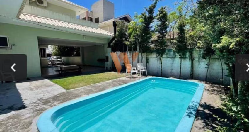 CASA com 338m² à VENDA em JURERÊ!