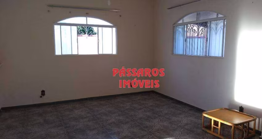 Casa com 3 dormitórios à venda, 234 m² por R$ 374.900,00 - Centro - Borebi/SP