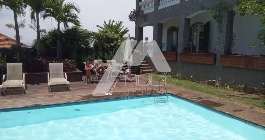 Lindo sobrado com 3 suítes máster piscina e casa de caseiro