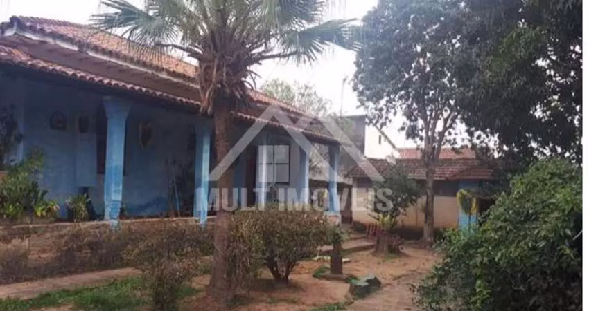 Casa alvenaria de 4 dormitórios, 1 suíte, com casa caseiro, árvores frutíferas,