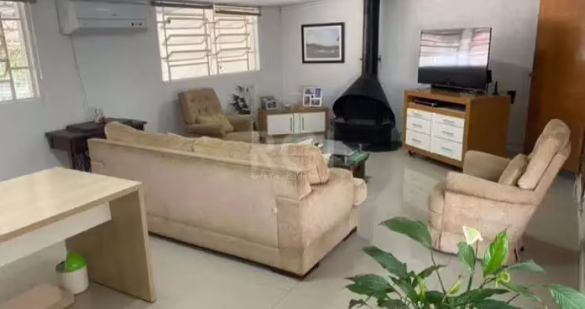 Casa com 3 quartos à venda na Rua Tijuca, Medianeira, Porto Alegre