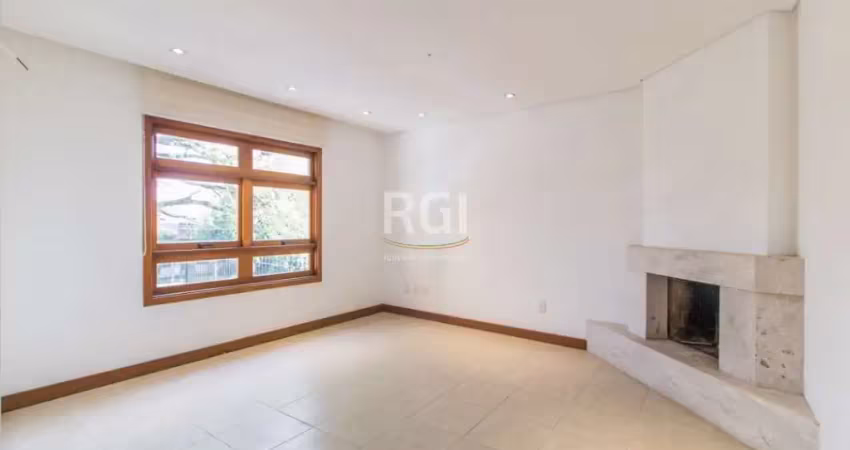 Casa com 3 quartos à venda na Avenida Guarujá, Guarujá, Porto Alegre