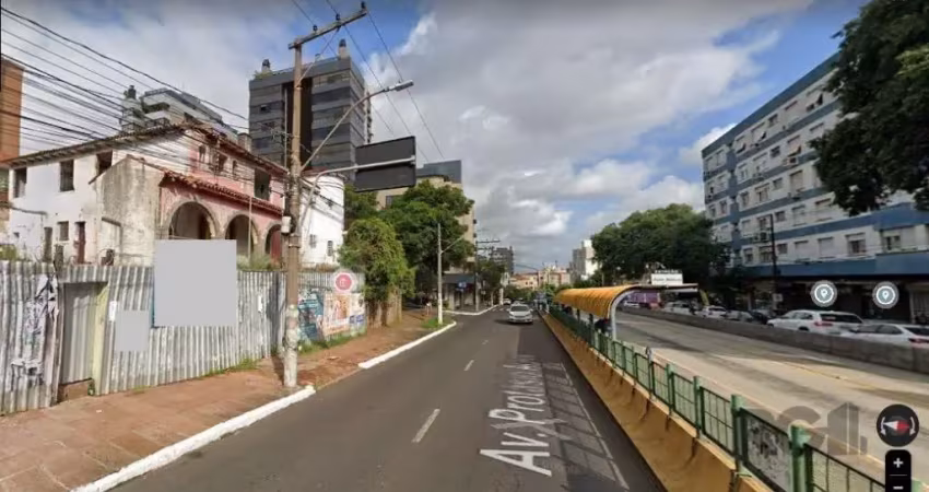 Terreno à venda na Avenida Protásio Alves, Petrópolis, Porto Alegre