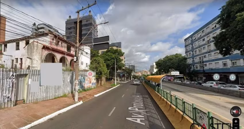 Terreno à venda na Avenida Protásio Alves, 2015, Petrópolis, Porto Alegre