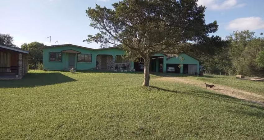 Chácara / sítio com 3 quartos à venda na Estrada das Quirinas, 3559, Lageado, Porto Alegre