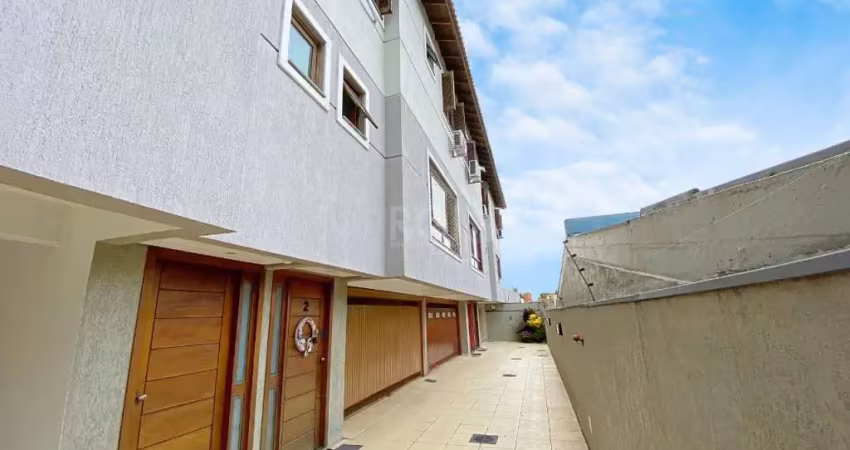 Casa em condomínio fechado com 3 quartos à venda na Rua Catumbi, Medianeira, Porto Alegre