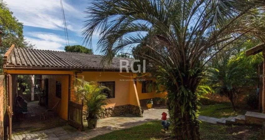Casa para Venda - 120m², 2 dormitórios, 2 vagas - Lomba do Pinheiro