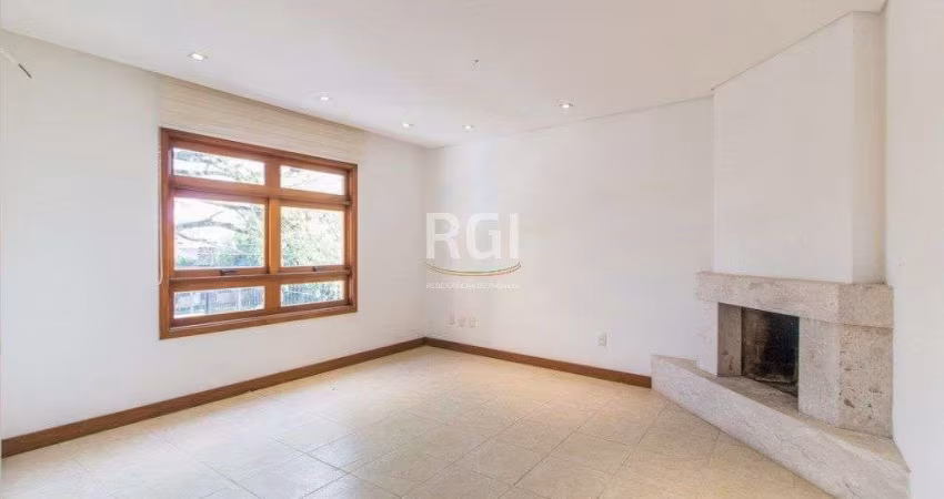 Casa para Venda - 250m², 3 dormitórios, sendo 1 suites, 3 vagas - Guarujá