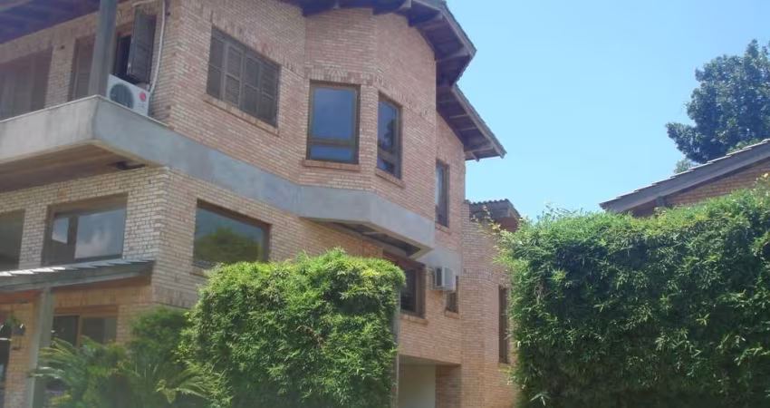 Casa para Venda - 780m², 5 dormitórios, sendo 3 suites, 4 vagas - Tristeza