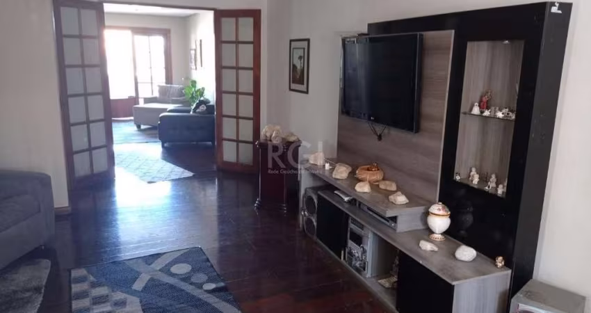 Casa para Venda - 200m², 3 dormitórios, 3 vagas - Nonoai