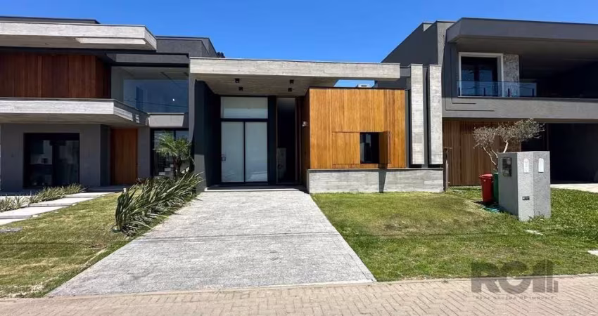 Casa Condominio para Venda - 150m², 4 dormitórios, sendo 4 suites, 4 vagas - Cen